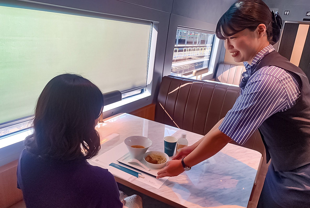 お食事やお飲み物のお届け